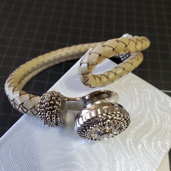 Ginger Snap/Interchangeable Button Snap Leather Noose Style Bracelet - Tan - Picture 4 of 5